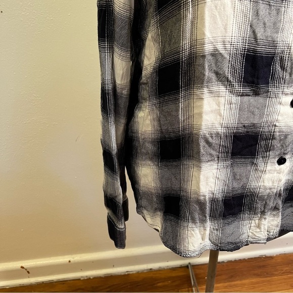 Chelsea & Theodore Button Down Flannel Shirt Black White Plaid - Picture 6 of 11